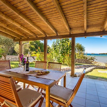 Villas Kampor Exteriör bild