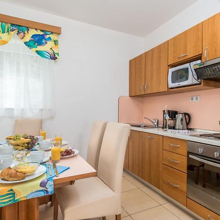 Villas Kampor Exteriör bild