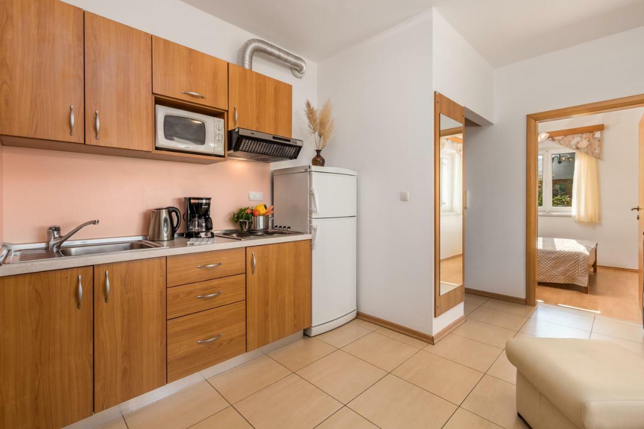 Villas Kampor Exteriör bild