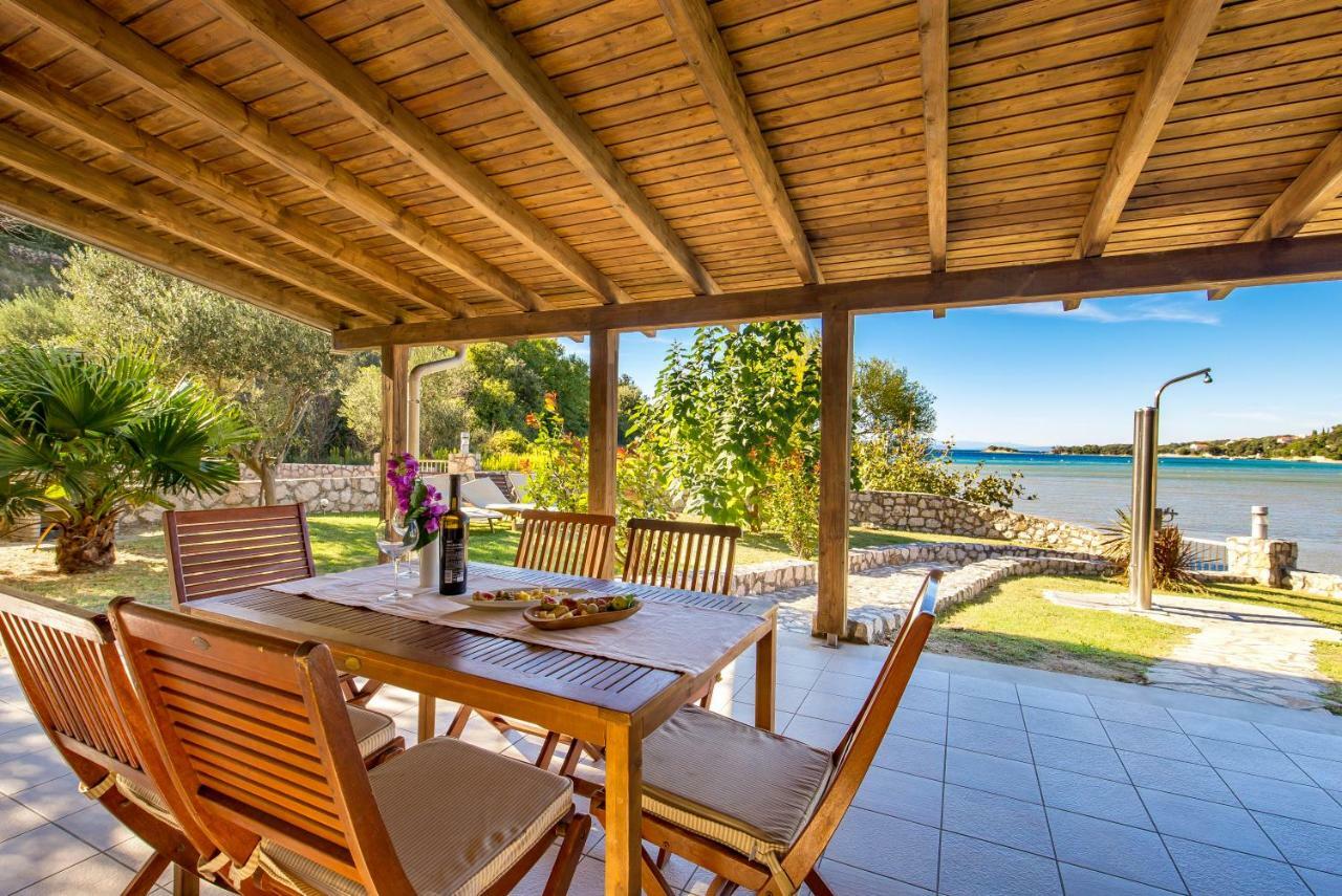 Villas Kampor Exteriör bild