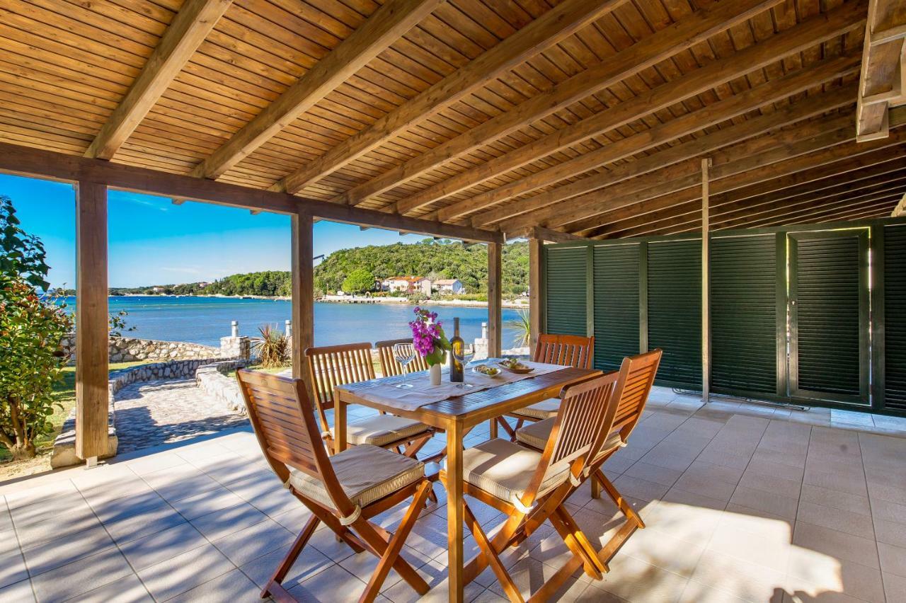 Villas Kampor Exteriör bild