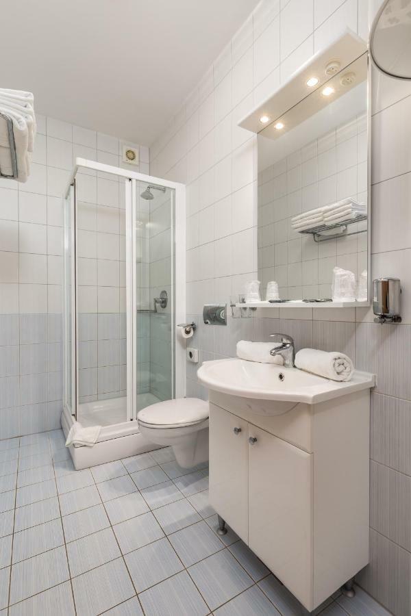 Villas Kampor Exteriör bild