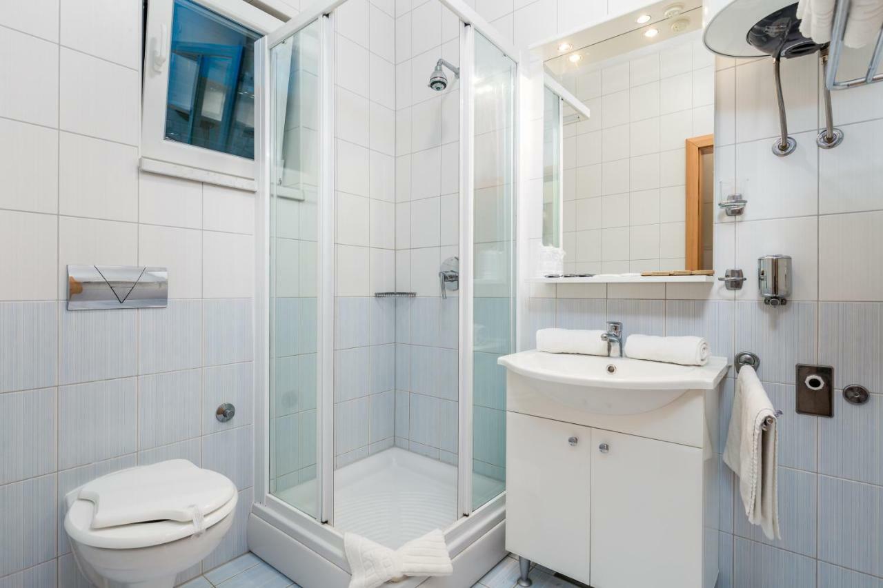 Villas Kampor Exteriör bild