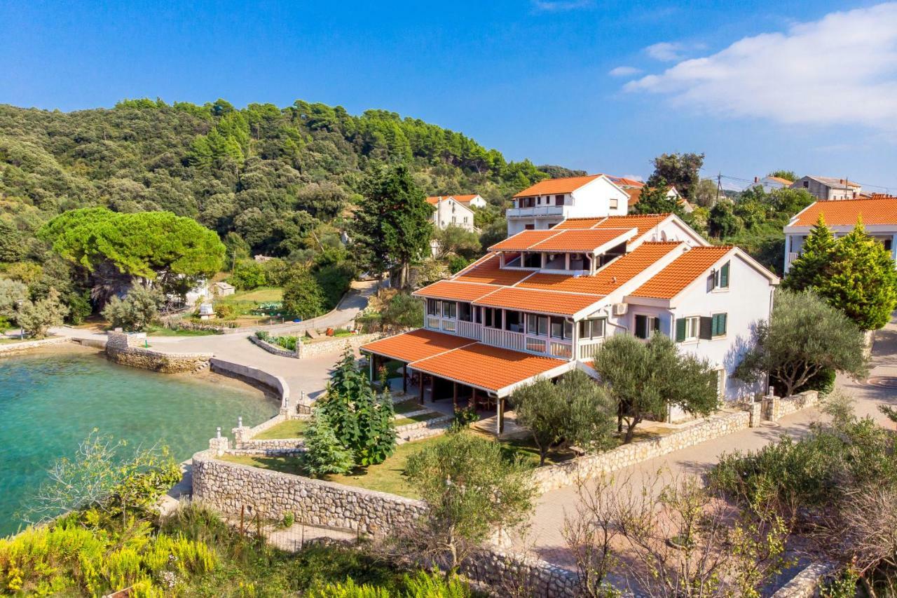 Villas Kampor Exteriör bild