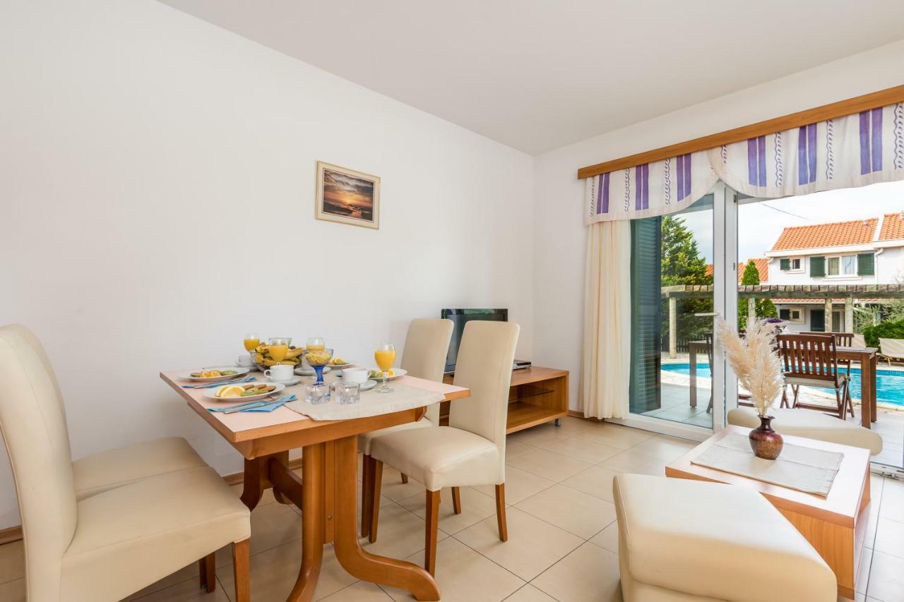 Villas Kampor Exteriör bild