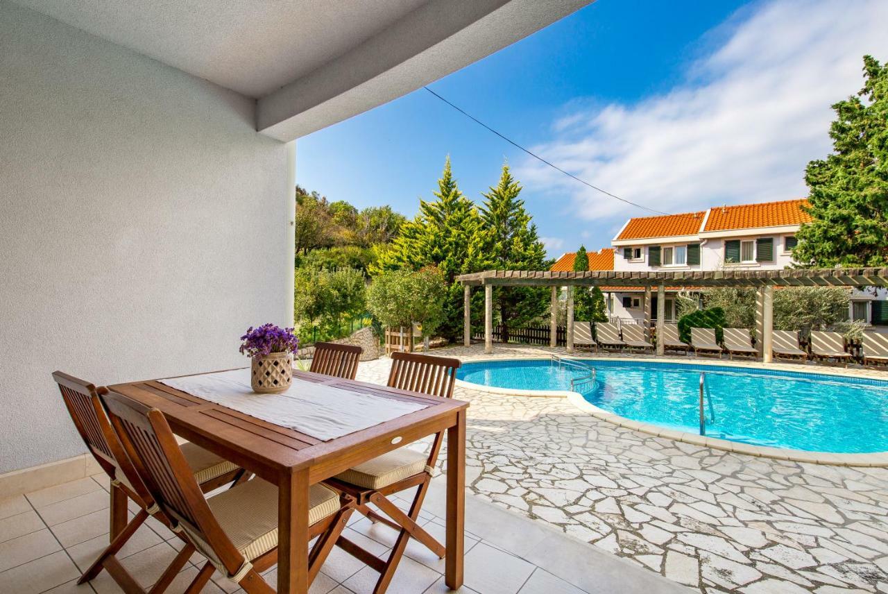 Villas Kampor Exteriör bild